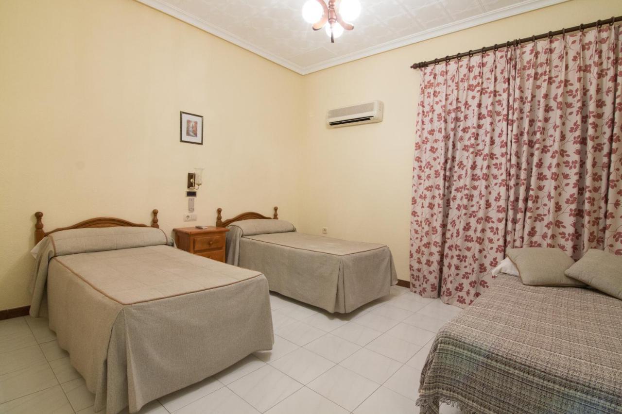 Hostal Santa Ana Madridejos Exteriör bild